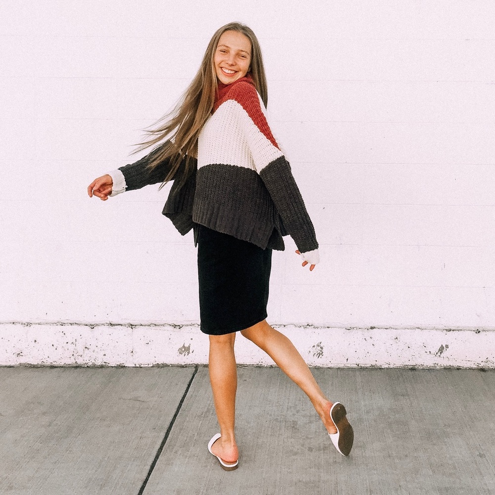 Only TWO LEFT! 💓 The ILONA Striped Block Sweater - Picture 4 of 8